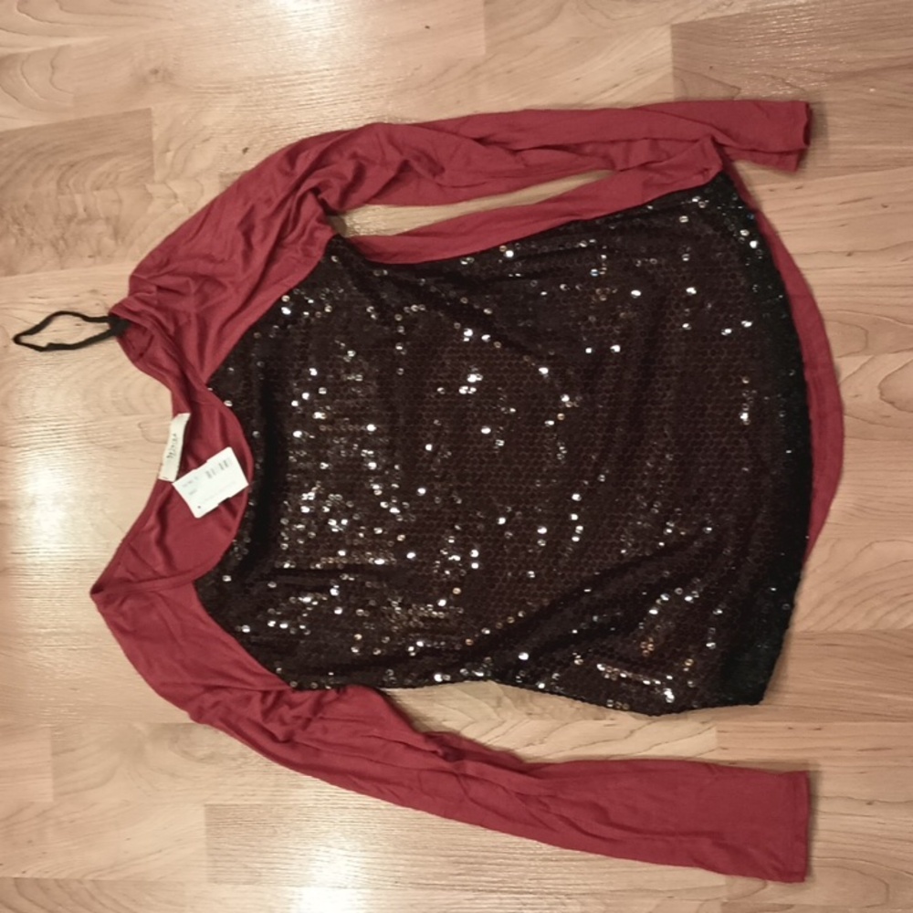 Nwt ya ya club black sequin top red sleeves
